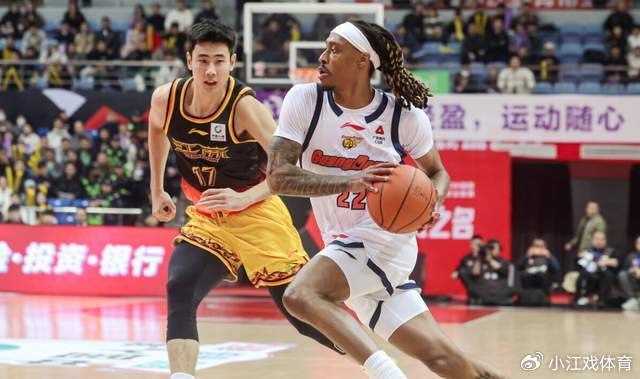 kaiyun-广东第一混子外援出现！场均8分还拿500万大合同，杜锋忍无可忍|广东男篮|麦考尔|崔永熙|焦泊乔|比赛_新浪体育_新浪新闻
